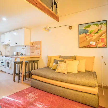 Alfama View Апартаменти *